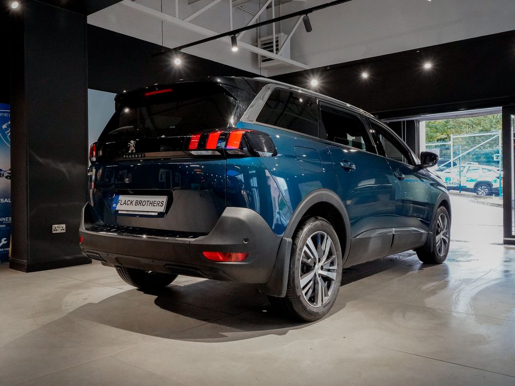 2023 Peugeot 5008