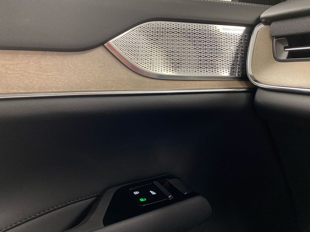 2025 Volvo EX90