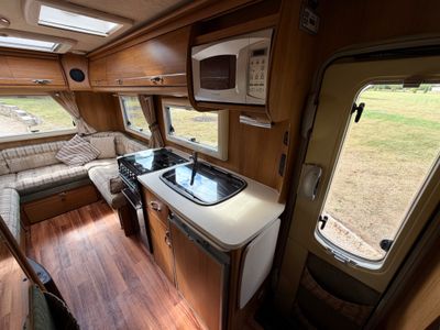 2010 AUTOSLEEPER SUFFOLK LOW PROFILE R.H.D AUTO 