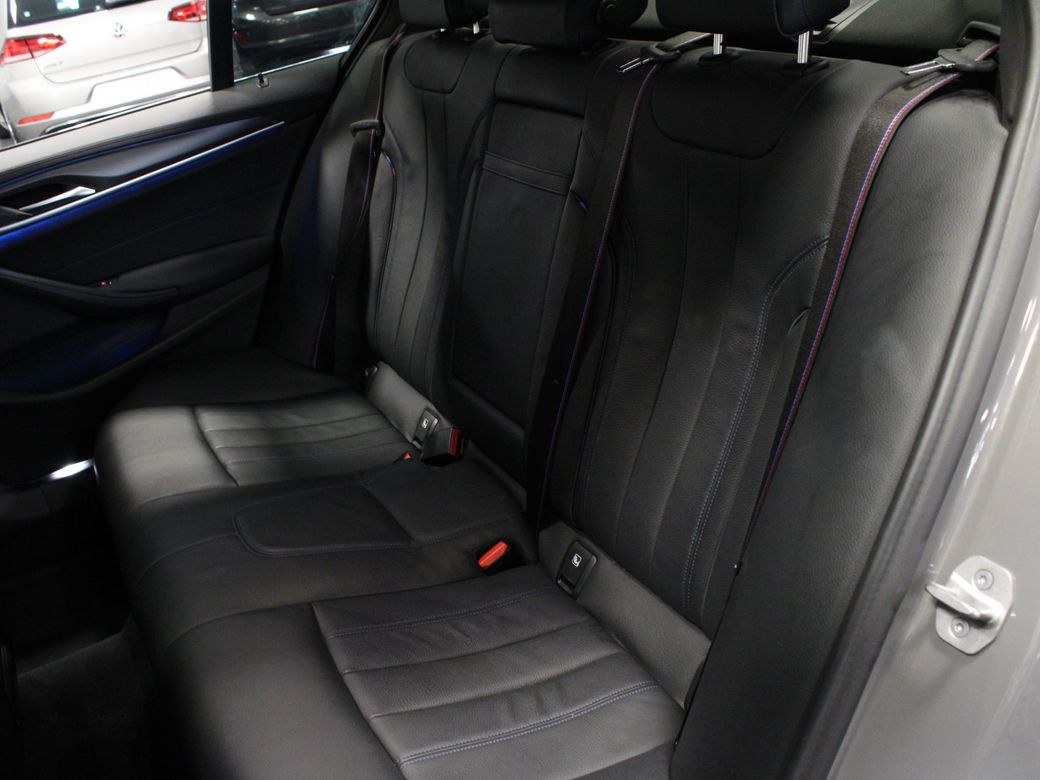 2021 BMW 530