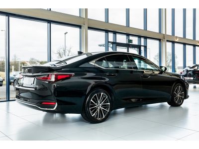 2022 Lexus ES 300h