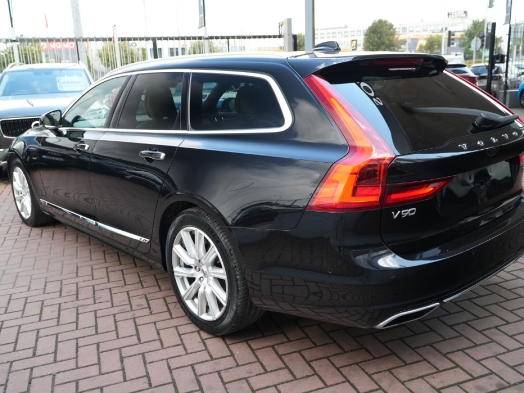 2021 Volvo V90