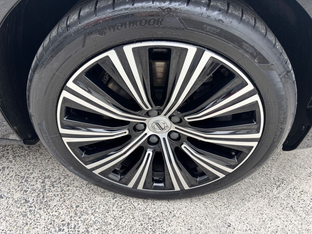 2022 Volvo S90