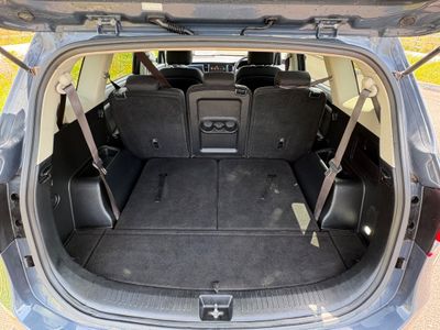 2016 Kia Carens