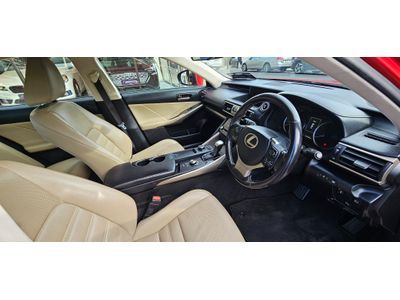 2017 Lexus IS