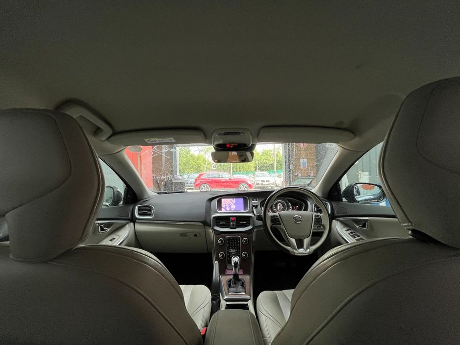 2019 Volvo V40