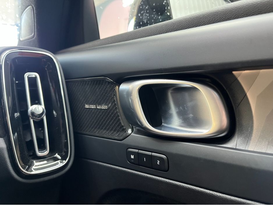 2023 Volvo XC40
