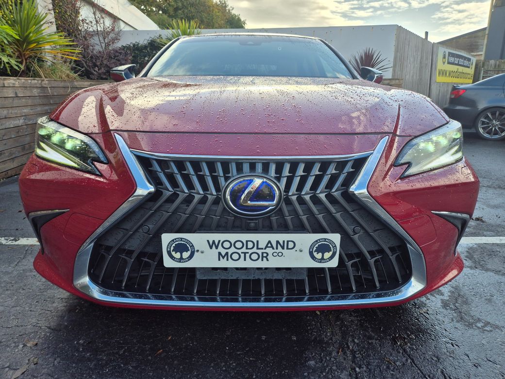 2022 Lexus ES 300h