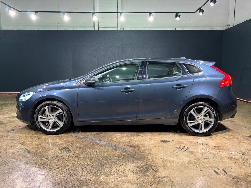 2017 Volvo V40