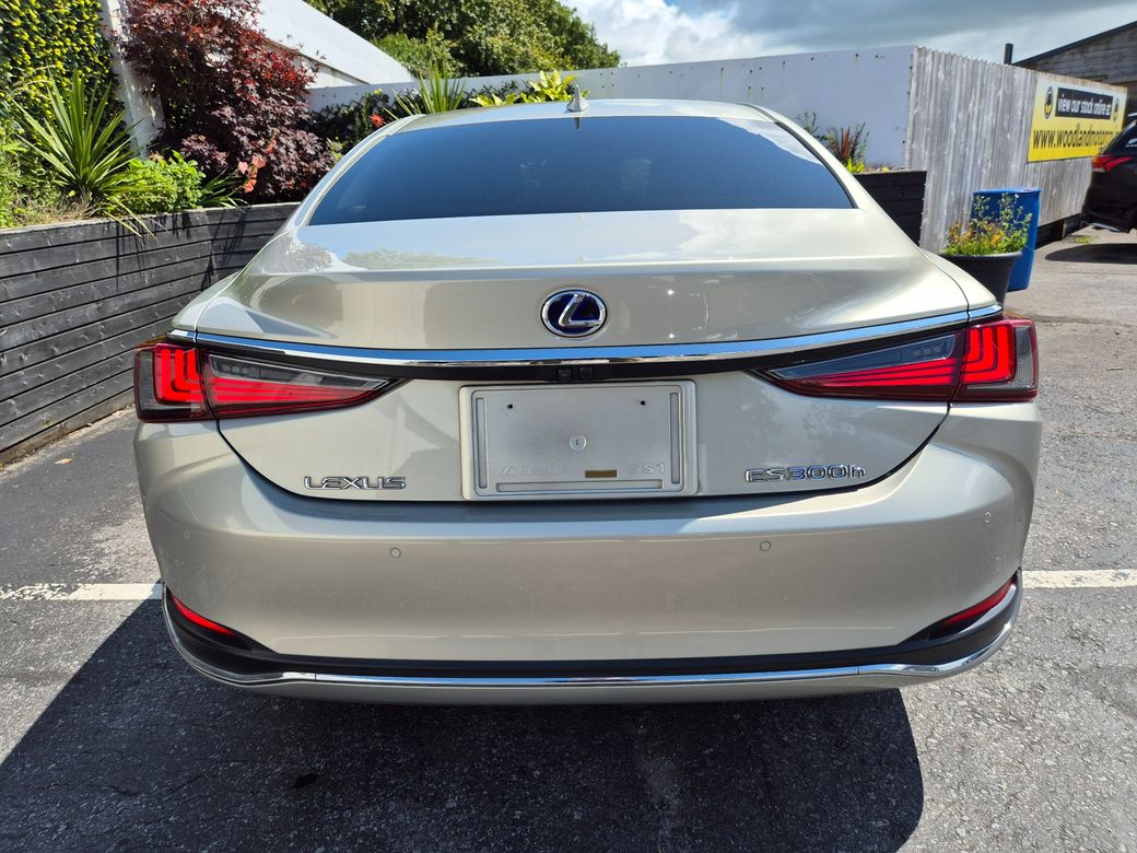 2020 Lexus ES 300h