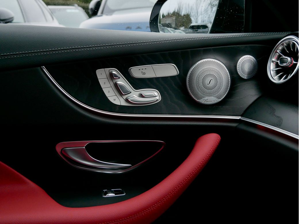 2019 Mercedes-Benz E 300