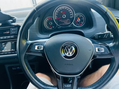 2017 Volkswagen up!