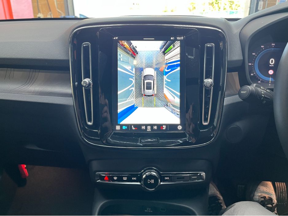 2023 Volvo XC40