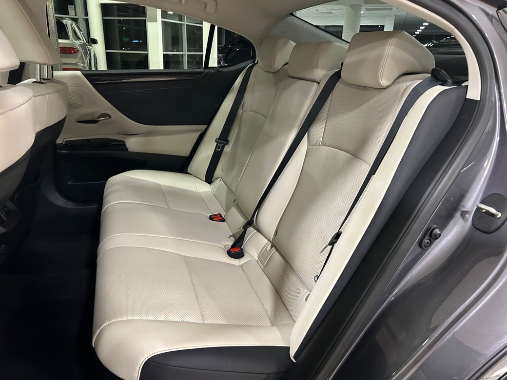 2023 Lexus ES 300h