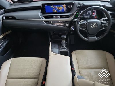 2021 Lexus ES 300h