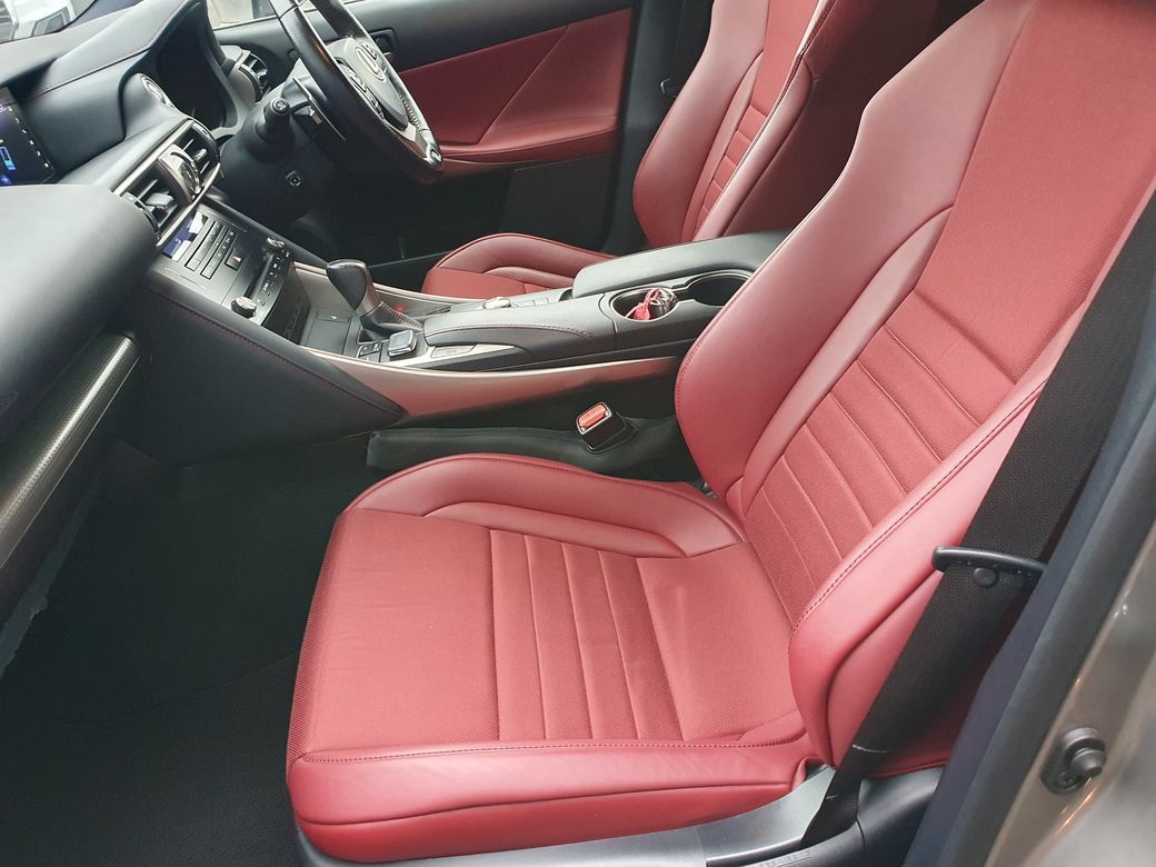 2017 Lexus IS 300h