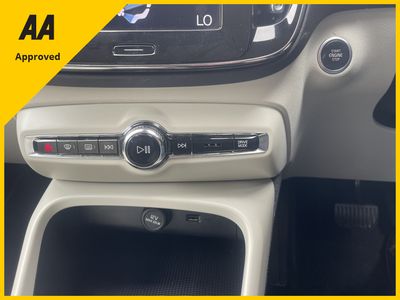 2022 Volvo XC40