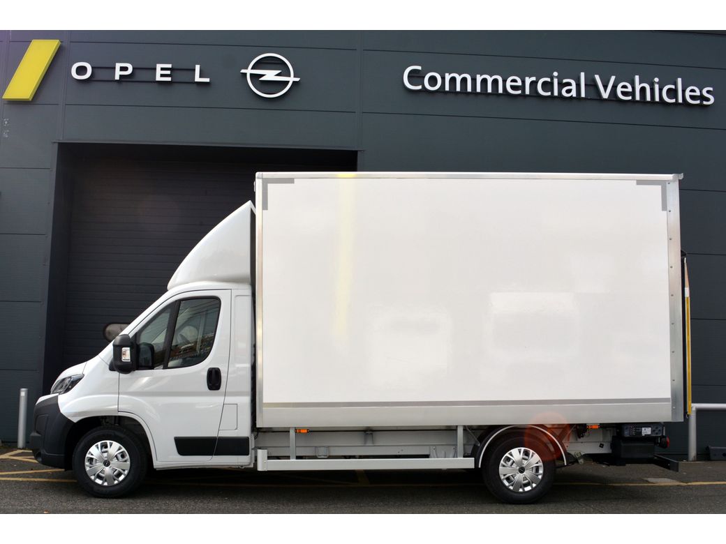 2025 Opel Movano