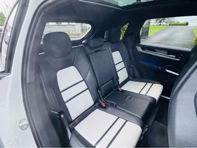 2024 Porsche Cayenne