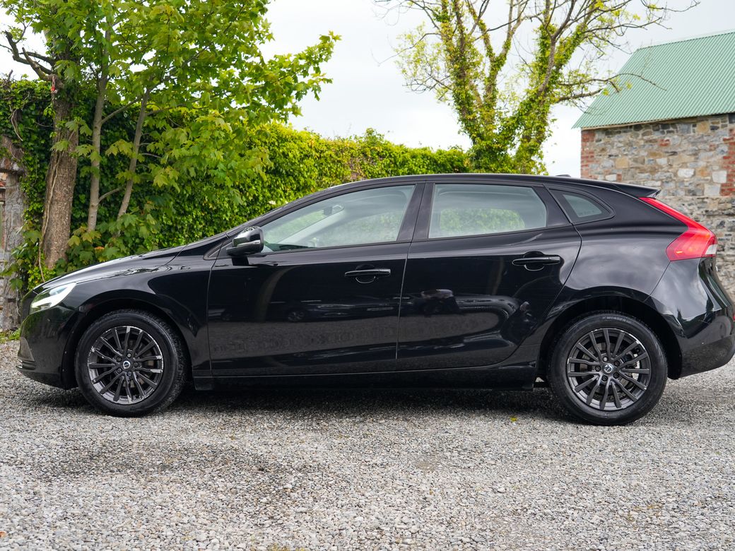 2017 Volvo V40