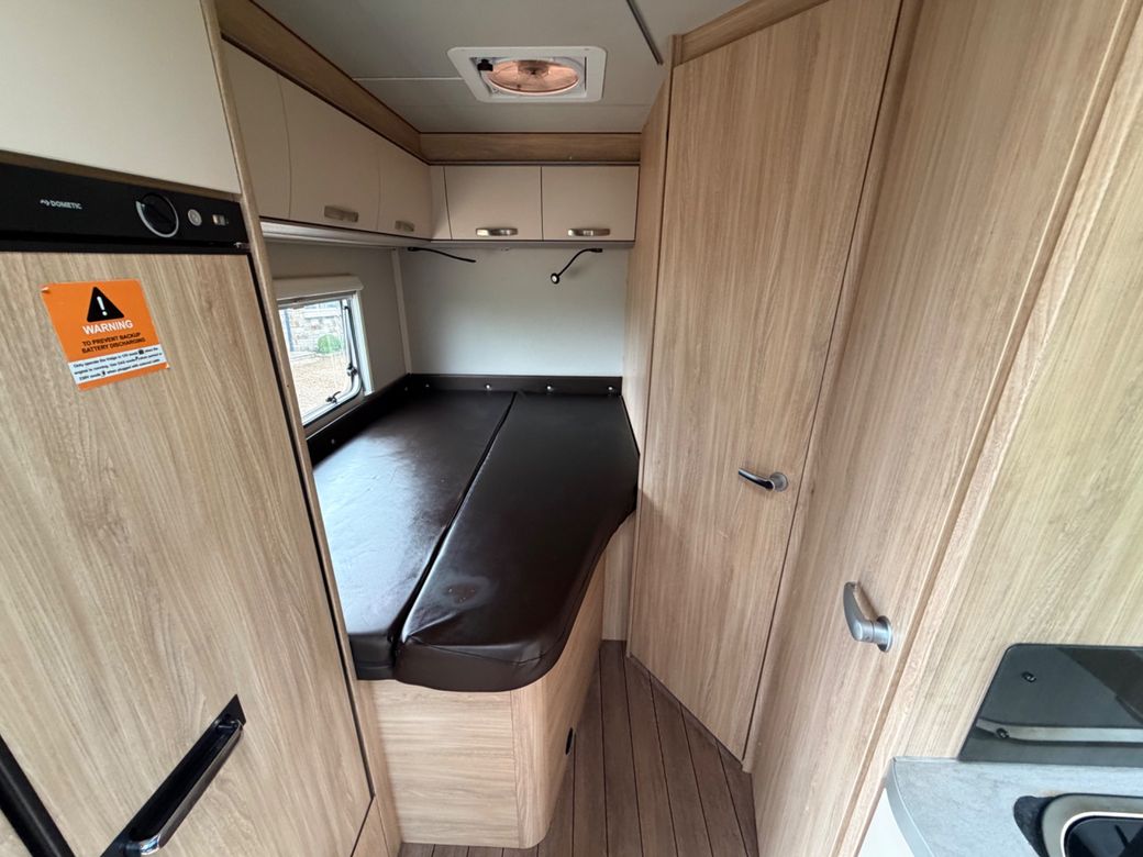 2019 WEINSBERG  CARA SUITE 650 R.H.D 