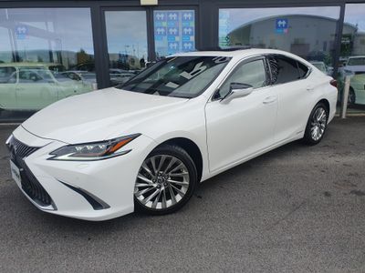 2019 Lexus ES 300h