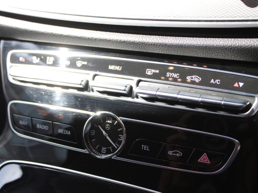 2020 Mercedes-Benz E 220