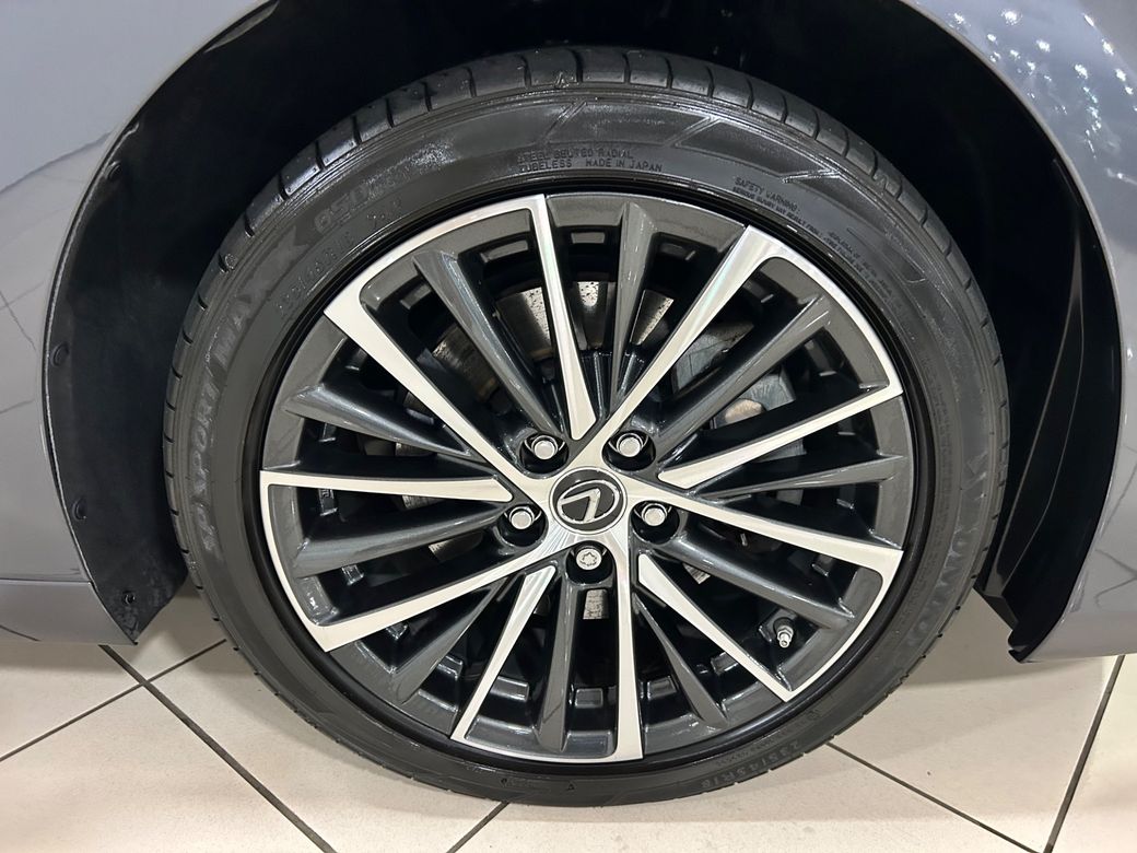 2023 Lexus ES 300h