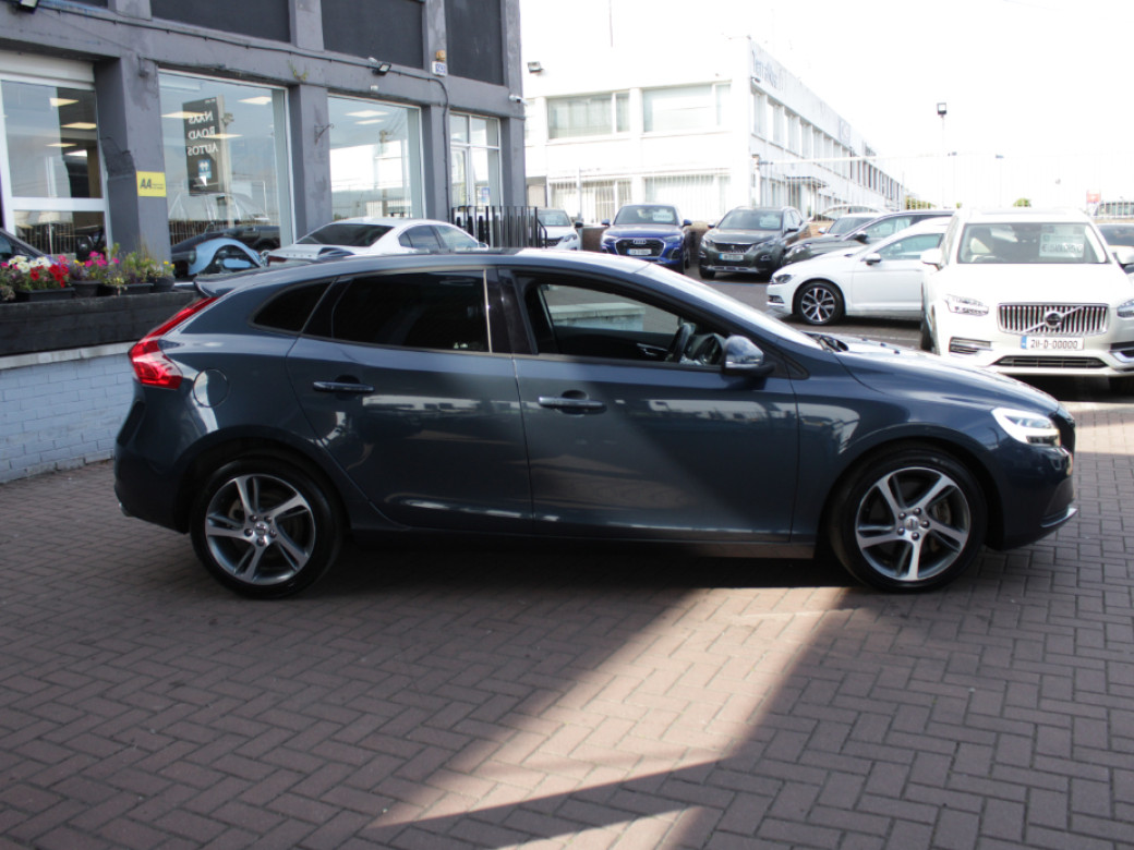 2019 Volvo V40