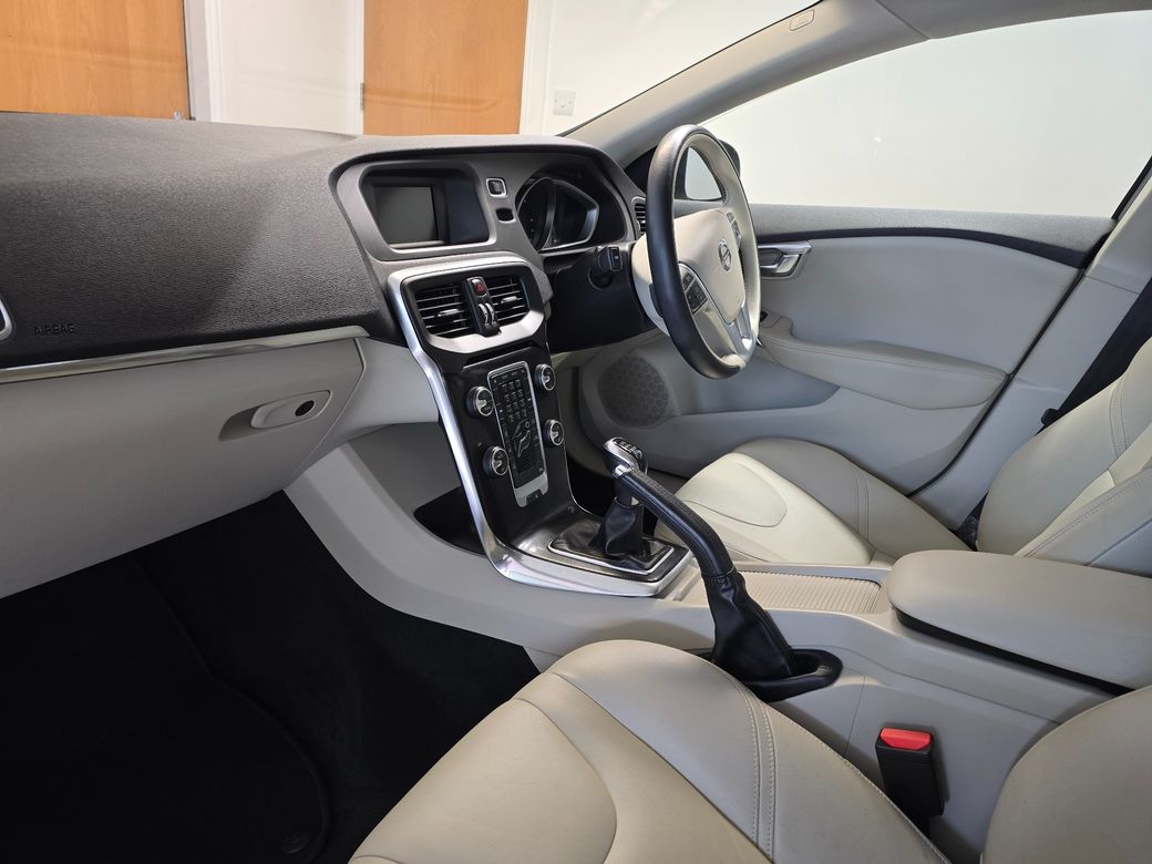2016 Volvo V40