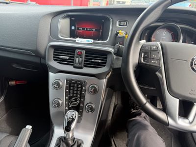 2017 Volvo V40