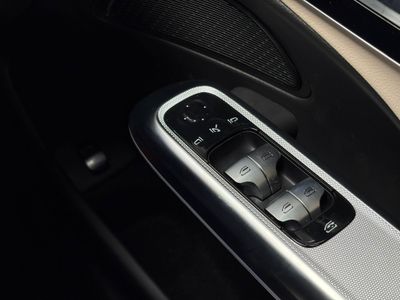 2025 Mercedes-Benz E 300