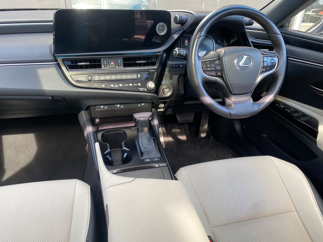 2023 Lexus ES 300h