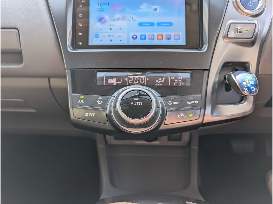2014 Toyota Prius Alpha