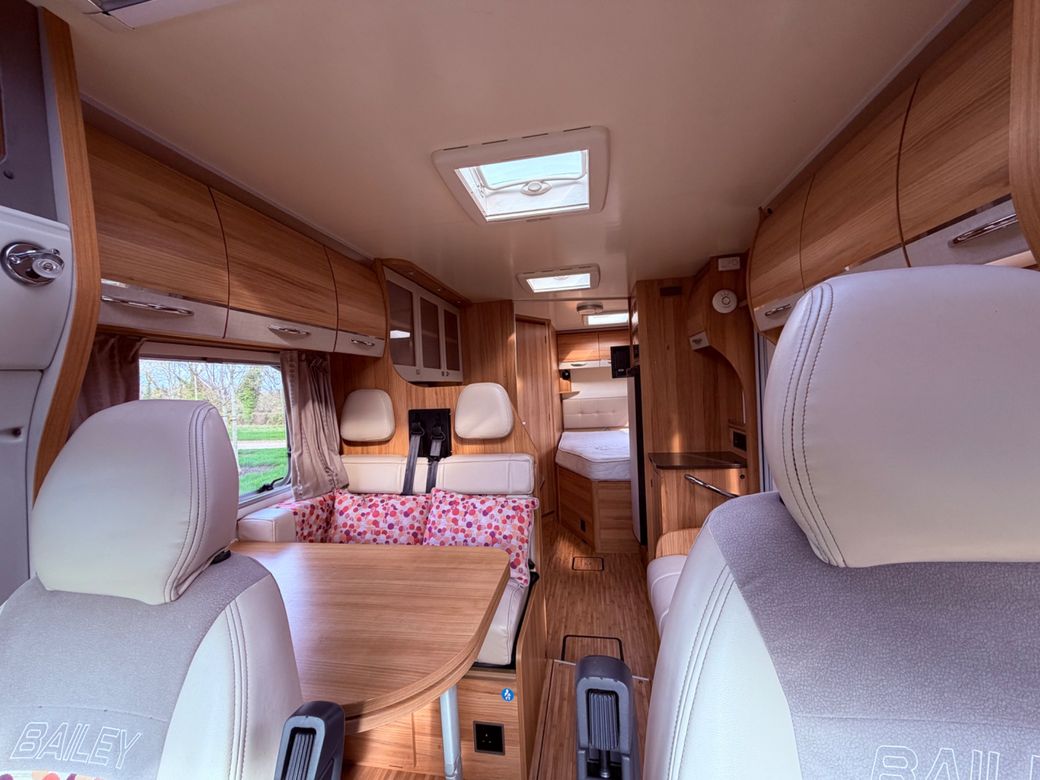 2014 BAILEY  APPROCH 745 LOW PROFILE MANUAL