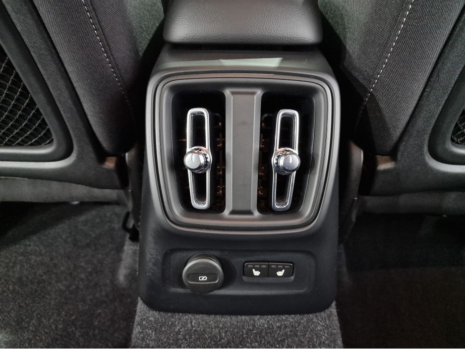 2023 Volvo XC40
