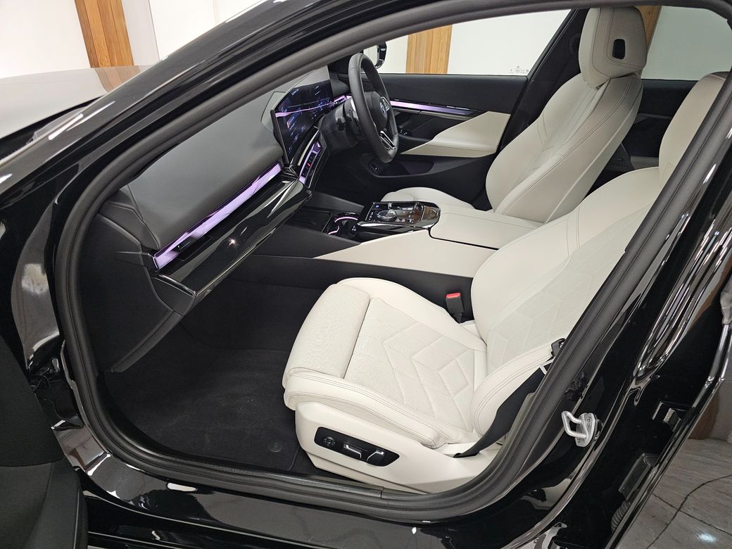 2025 BMW i5