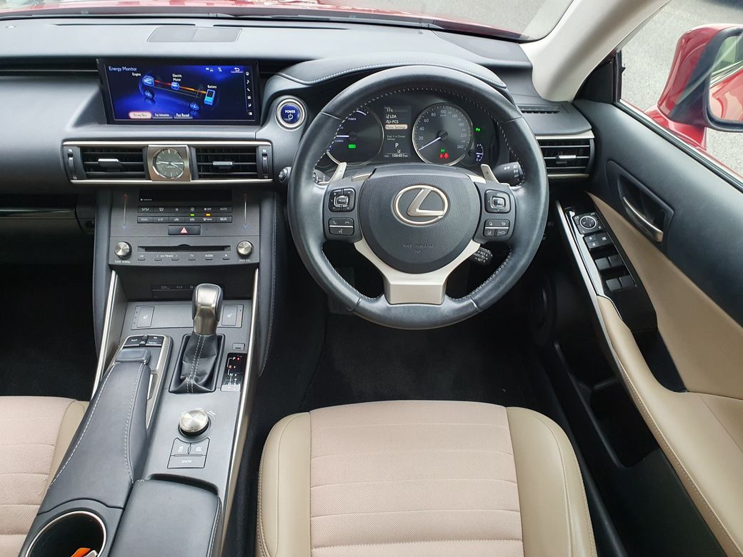 2018 Lexus IS 300h