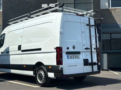 2025 Renault Master