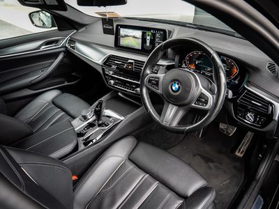 2023 BMW 520