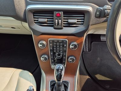 2020 Volvo V40