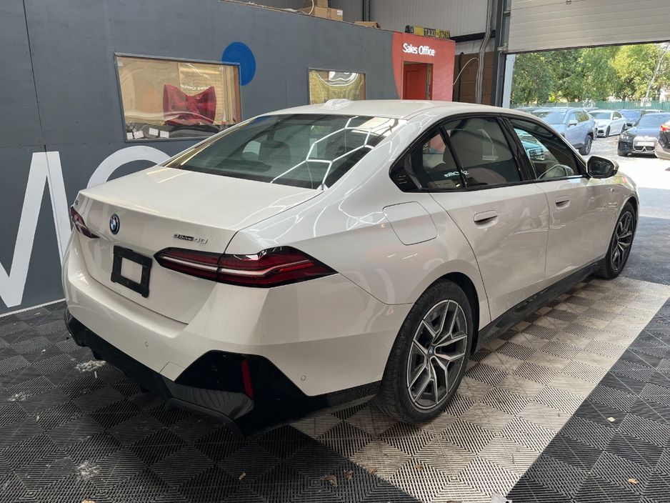 2024 BMW i5