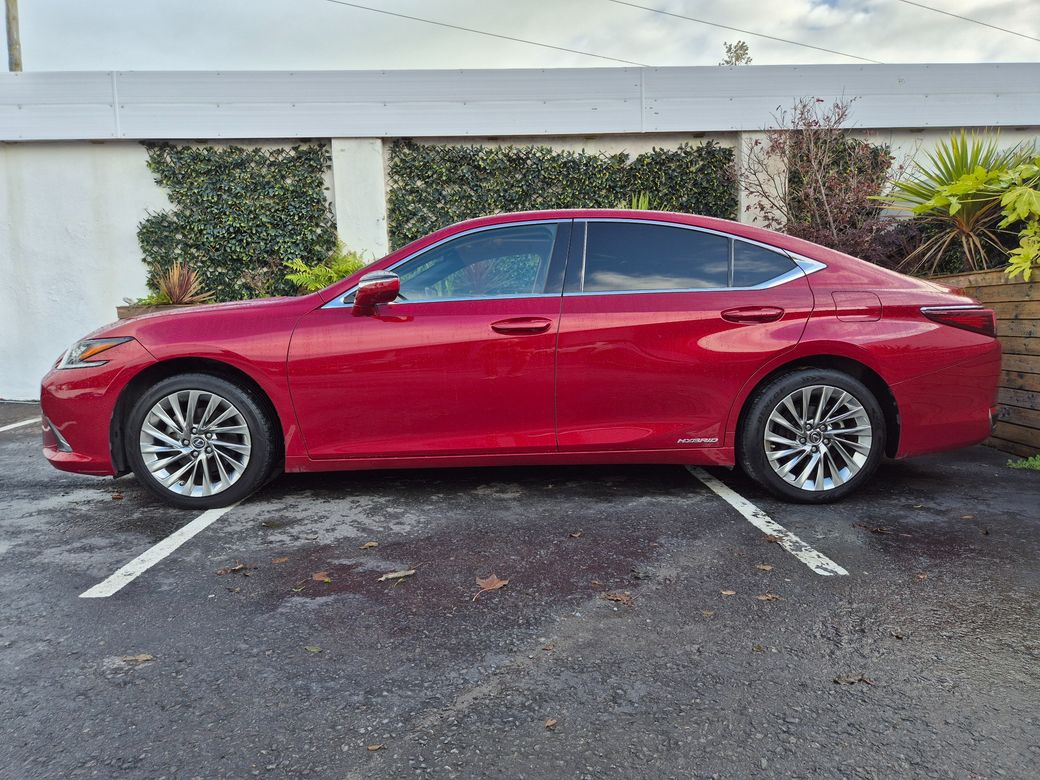 2022 Lexus ES 300h
