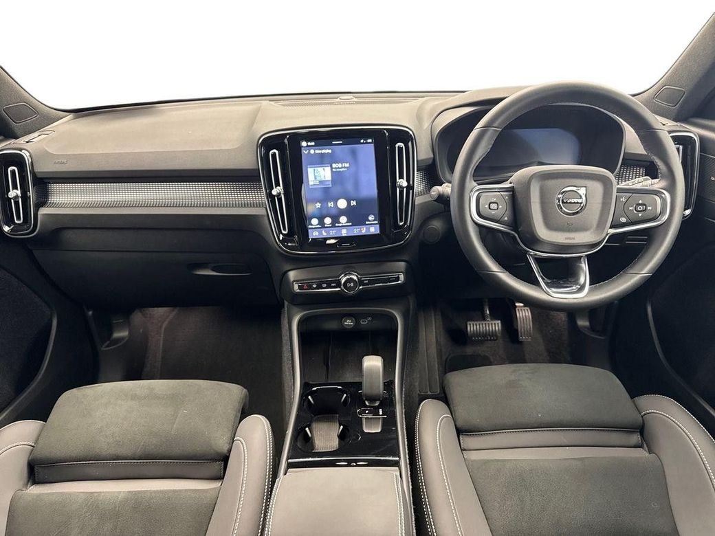 2025 Volvo EX40