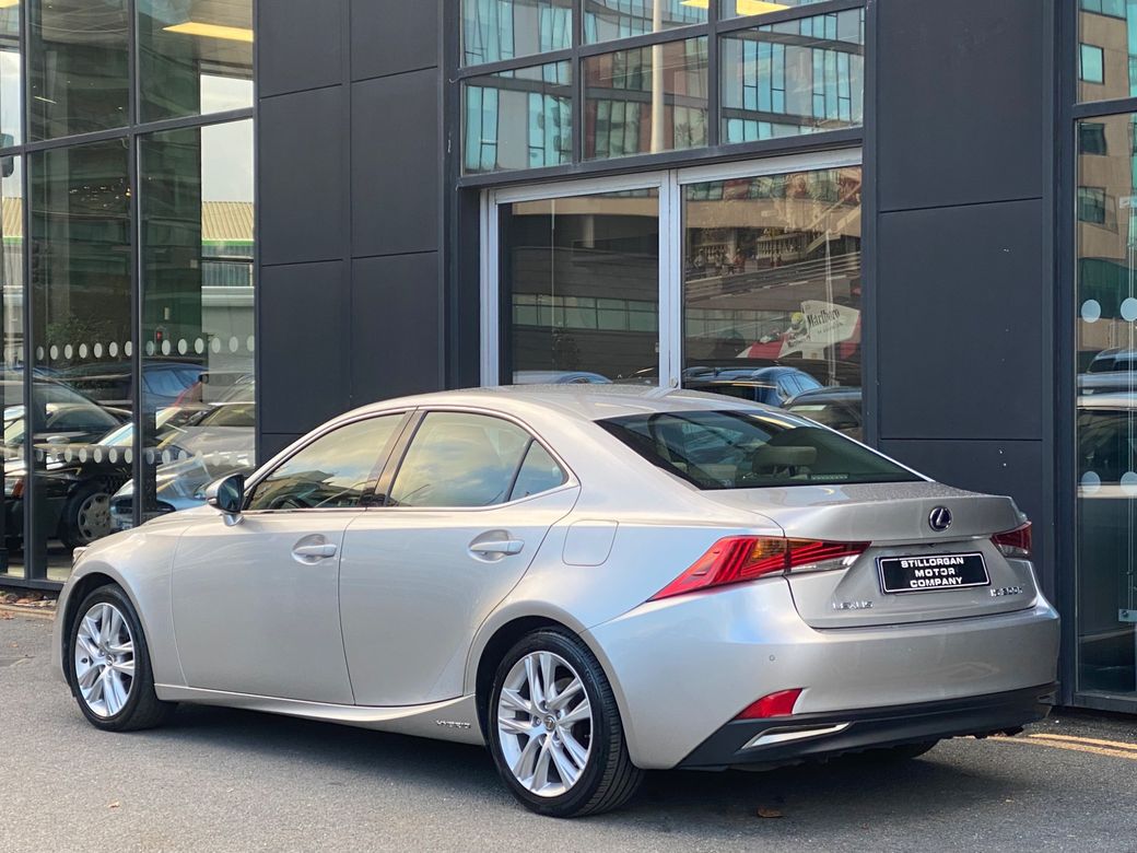 2019 Lexus IS 300h