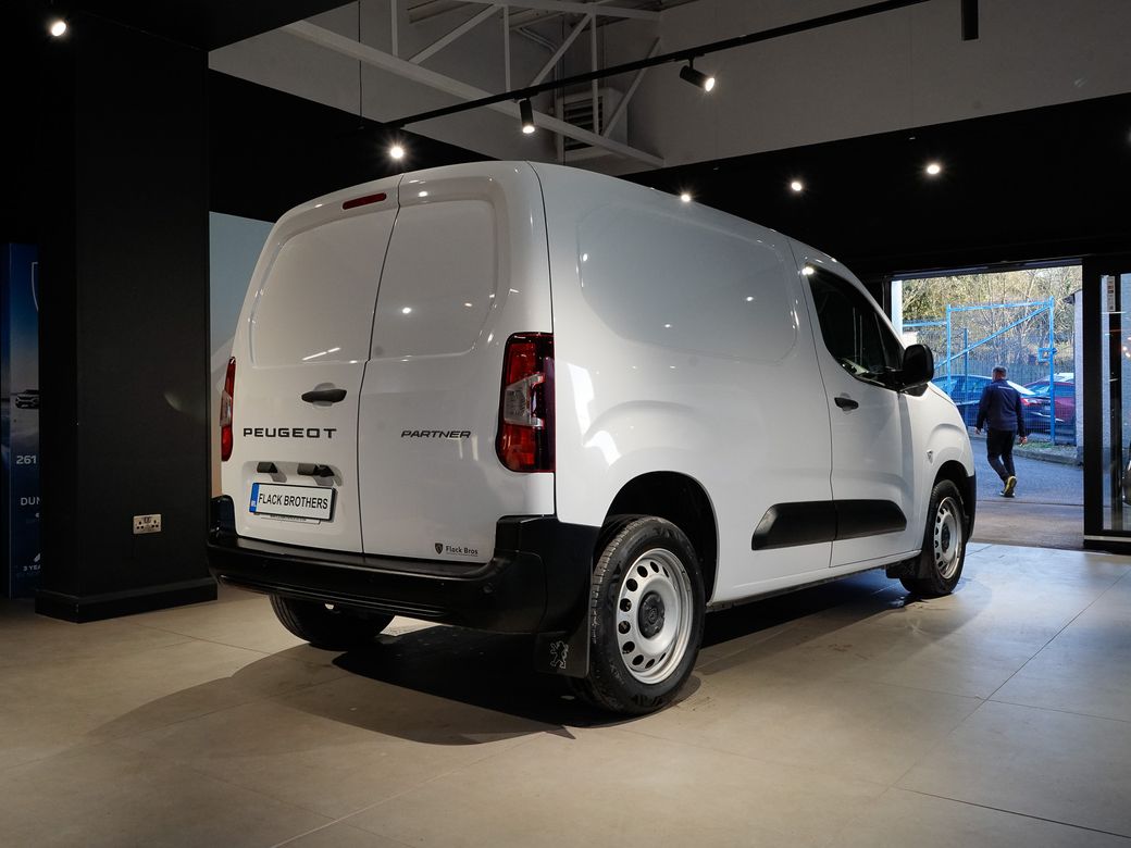2025 Peugeot Partner