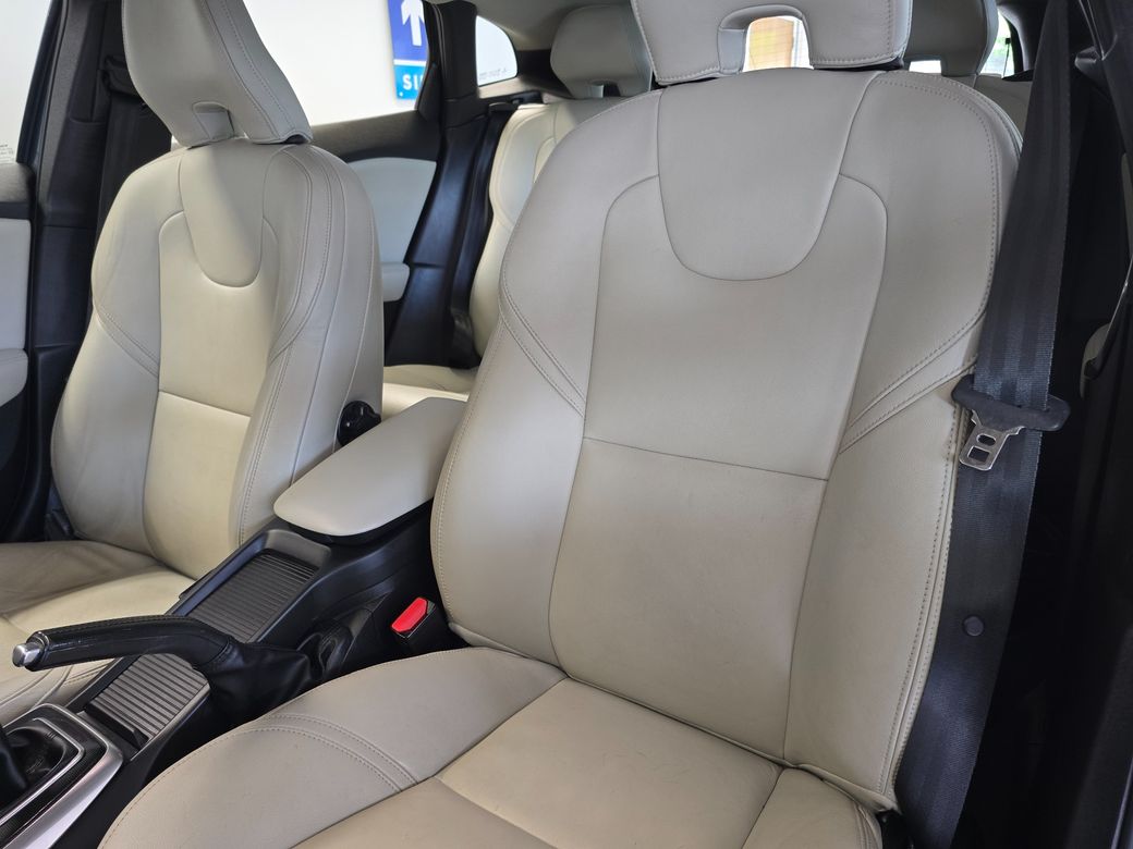 2017 Volvo V40