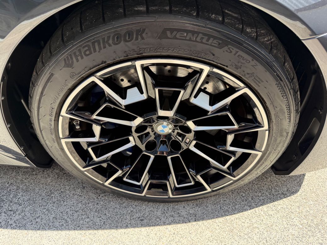 2025 BMW M5