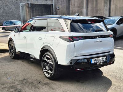2025 Peugeot 5008