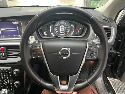2018 Volvo V40